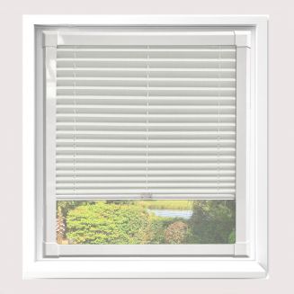 Calia Asc Fr White Pleated Blind With White Frame